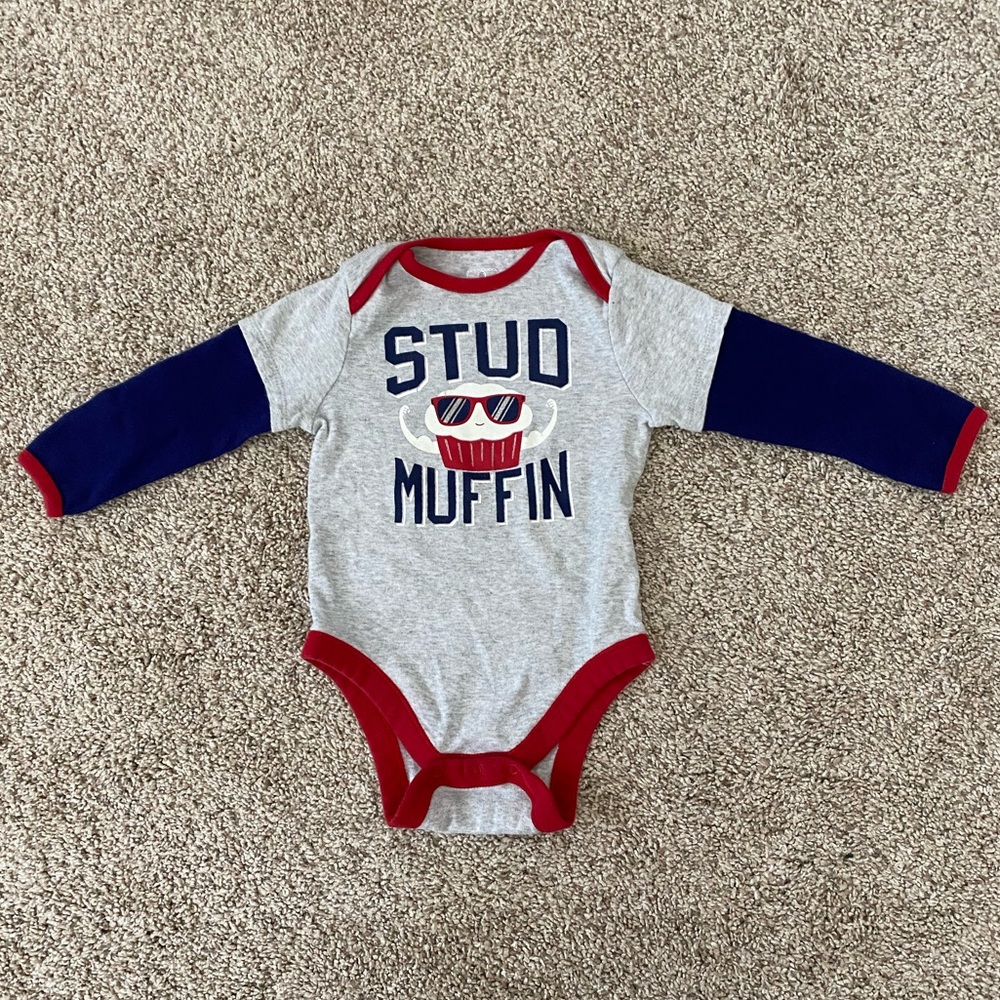 Old navy baby toddler boy long sleeve stud muffin onesie bodysuit 12-18 months